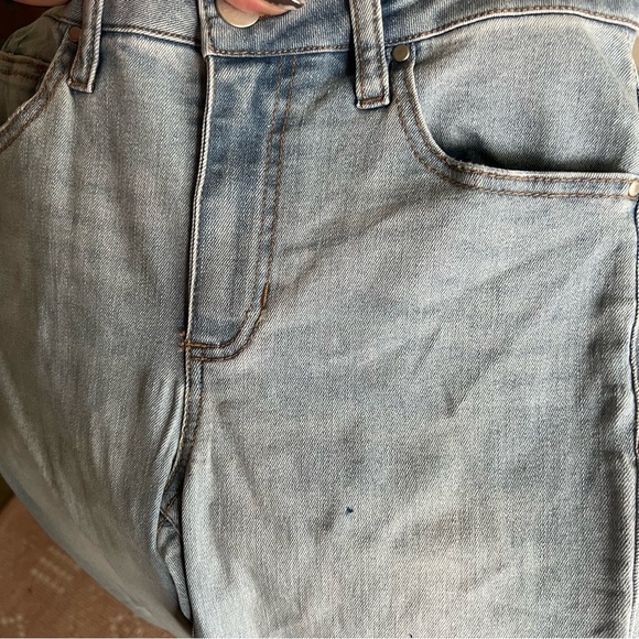 Lulus | Perfect For You Light Wash Mid-Rise Cropped Skinny Jeans - Picture 9 of 9